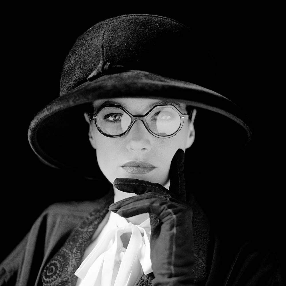 Lucia in Black Hat, Snedens Landing, New York, 1989© Rodney Smith