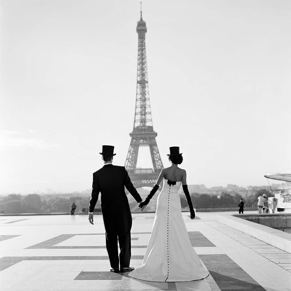 Wessel and Mira Holding Hands in front of the Eiffel Tower, Paris, France, 2007© Rodney Smith