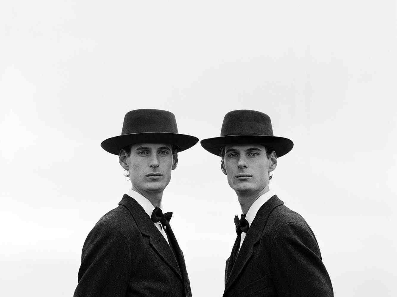 Twins No. 3, Sherwood Island, Connecticut, 1997© Rodney Smith